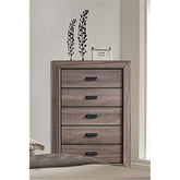 Lyndon 5 Drawers Chest in Weathered Gray Grain